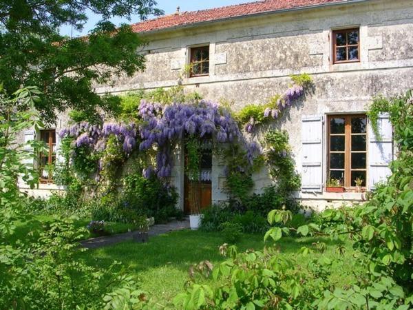 Bed and Breakfast La Ferme De Magnantru Perigne Екстер'єр фото